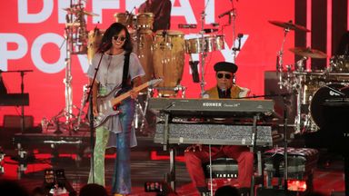 Stevie Wonder urged people to think of people in Haiti as he performed in Los Angeles